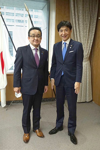 熊田総務副大臣　訪問の様子の写真