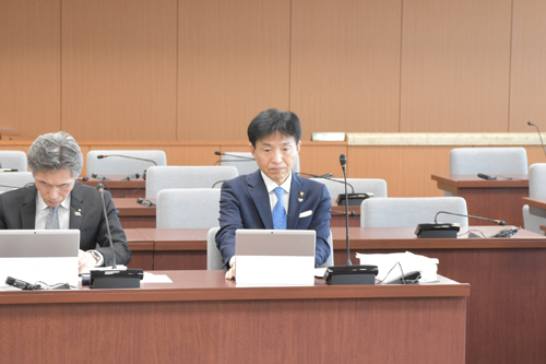 市長が名岐道路・スマートインターチェンジ推進特別委員会に出席している写真