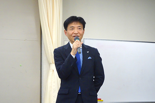 市長が丹陽公民館で丹陽町連区の町会長会議を行っている写真