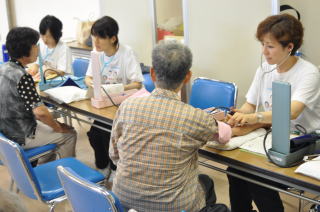 写真：市民健康まつり「生活習慣チェックコーナー」の様子