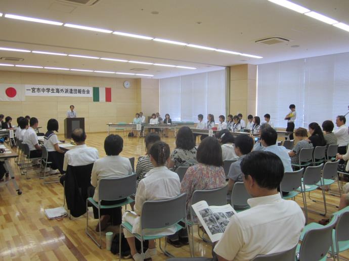 写真：一宮市中学生海外派遣団報告会の様子