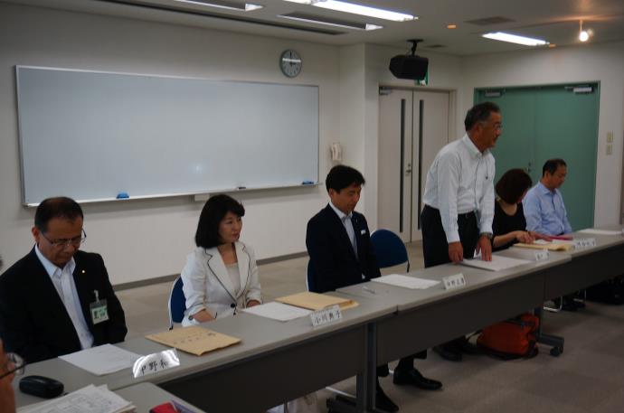 写真：懇談会の様子（10月15日）