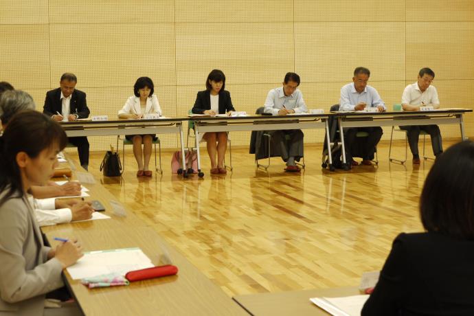 写真：懇談会の様子（6月27日）