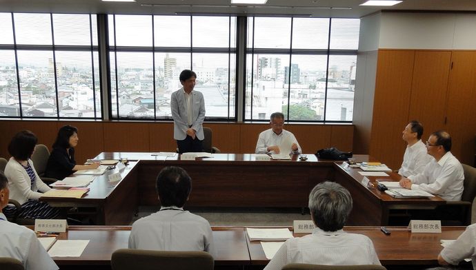 写真：会議の様子（7月22日）