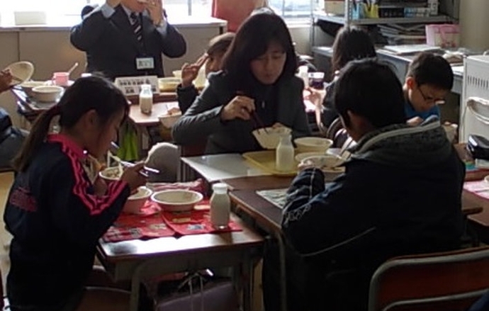 写真：給食会の様子