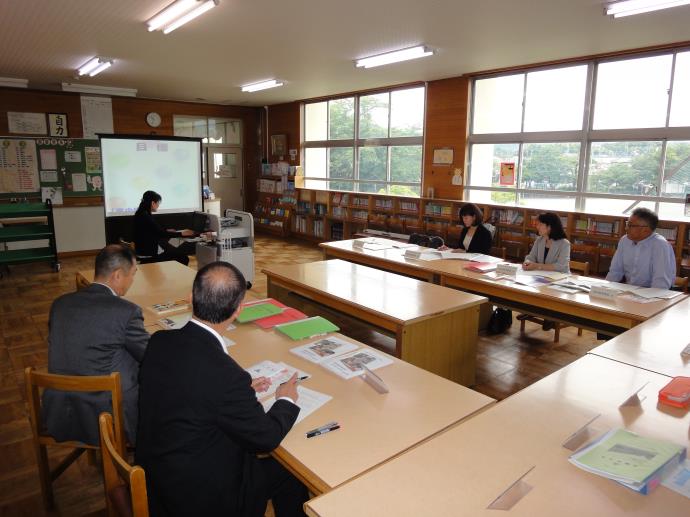 写真：静岡県裾野市立富岡中学校での意見交換の様子