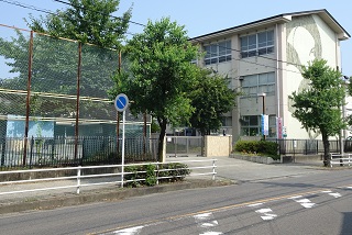 現在の宮西小学校の様子