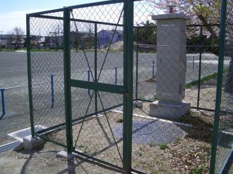 写真：放流桝とポンプの様子