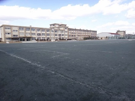 写真：浅井中小学校グラウンドの全景