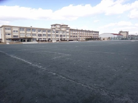 写真:浅井中小学校グラウンドの全景