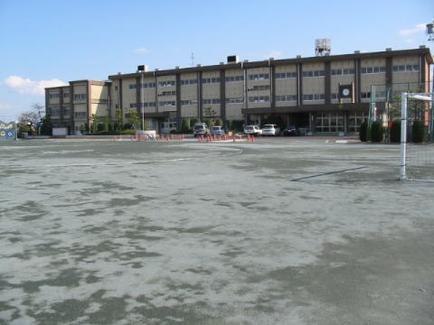 写真：浅野小学校のグラウンド貯留部全景