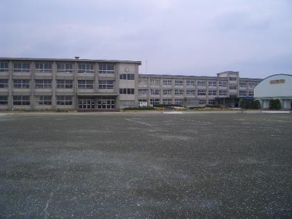 写真：千秋小学校のグラウンド全景