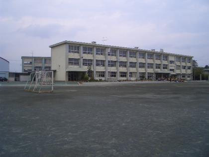 写真：千秋南小学校のグラウンド全景