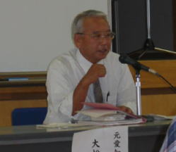 写真：今後の議会の方向性について講義の様子