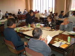 写真：グループ別・全体討議の様子1