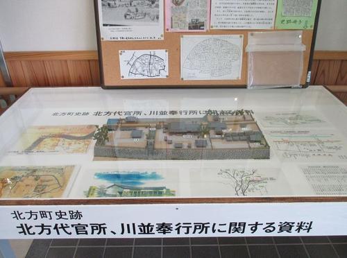 北方公民館玄関に展示している北方代官所の縮尺模型の写真