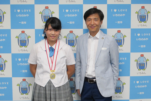 写真：全日本小学生中学生アーチェリー選手権大会優勝者 表敬訪問の様子の写真