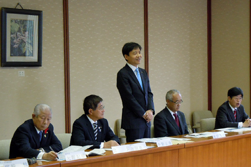 写真：　同盟会の副会長として、県に要望を行いっている様子