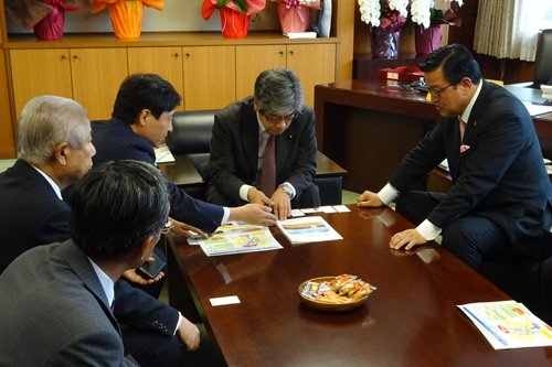 写真：新濃尾大橋架橋促進期成同盟会 国への要望の様子 