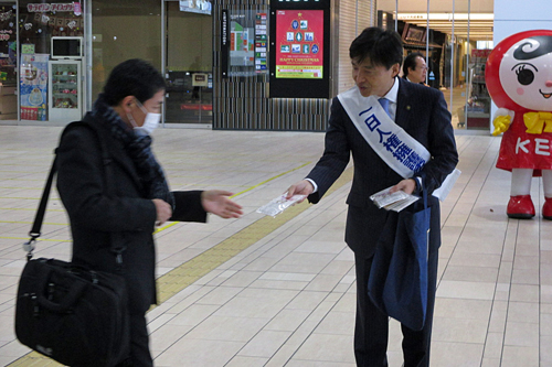 写真：人権週間の街頭啓発の様子