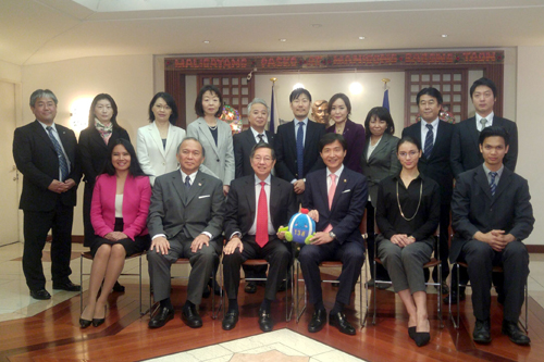 写真：フィリピン大使館 表敬訪問の様子