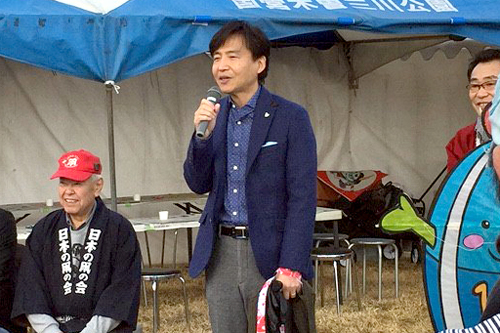 写真;あいさつの様子