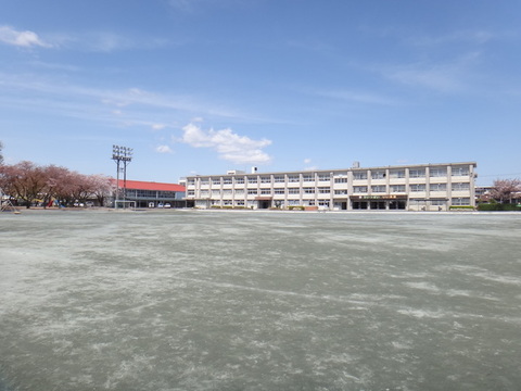 写真：今伊勢小学校のグラウンド全景