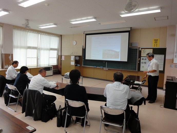写真：長野県長野市立塩崎小学校での意見交換の様子 