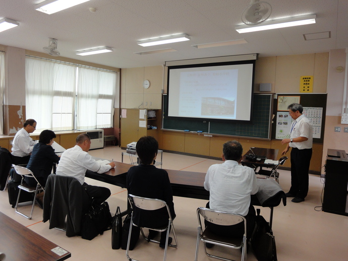 写真：長野県長野市立塩崎小学校での意見交換の様子 
