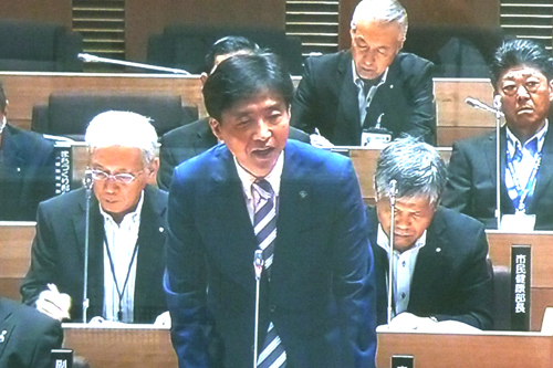 本会議に出席している様子の写真