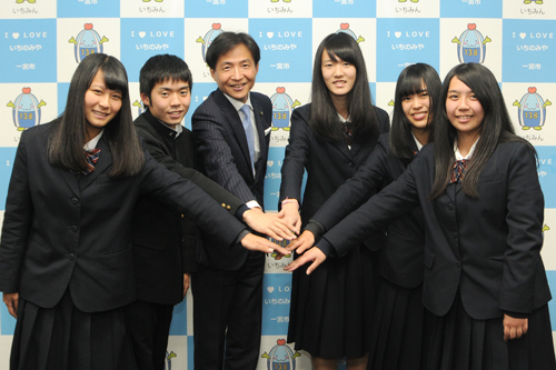 全国大会出場者 来訪の様子の写真