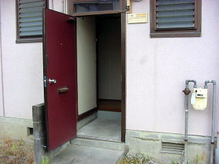 写真：大山住宅（簡易耐火2階建）　玄関扉