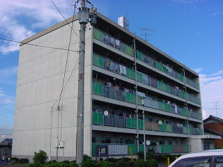 写真：天井住宅　外観