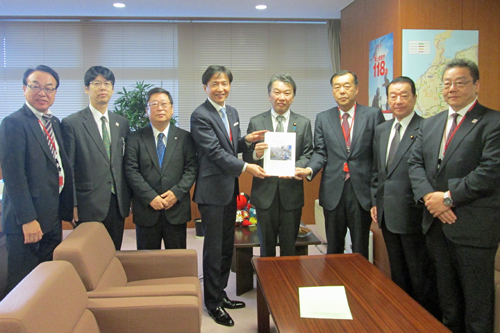 名岐道路整備促進期成同盟会　国への要望の様子の写真