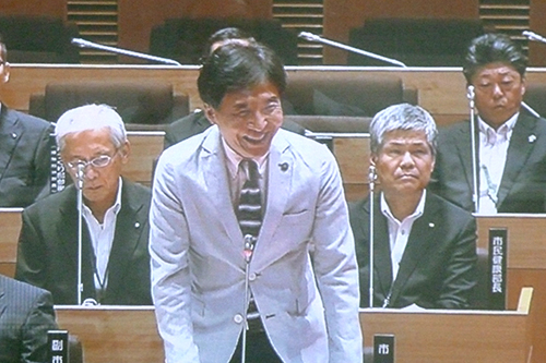 議会の様子の写真