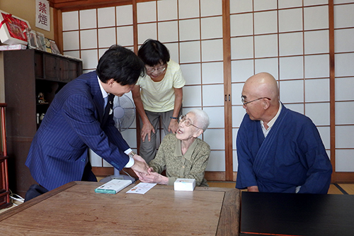 訪問の様子の写真