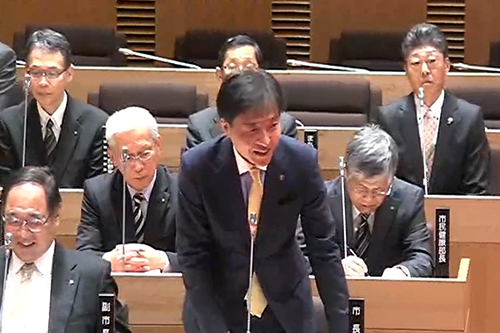 議会の様子の写真