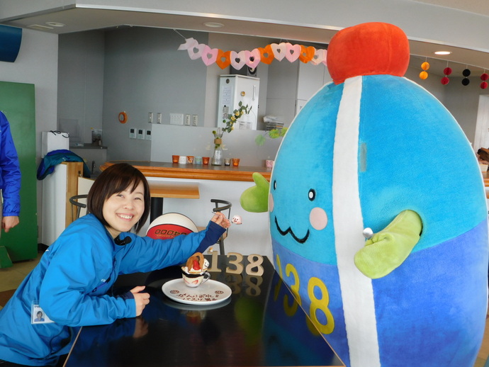 写真：タワーパフェをいただくいちみん