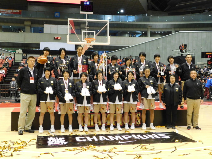 写真：優勝して記念撮影