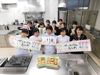 第250走者（修文女子高等学校食物調理科と菊一あられのみなさん）
