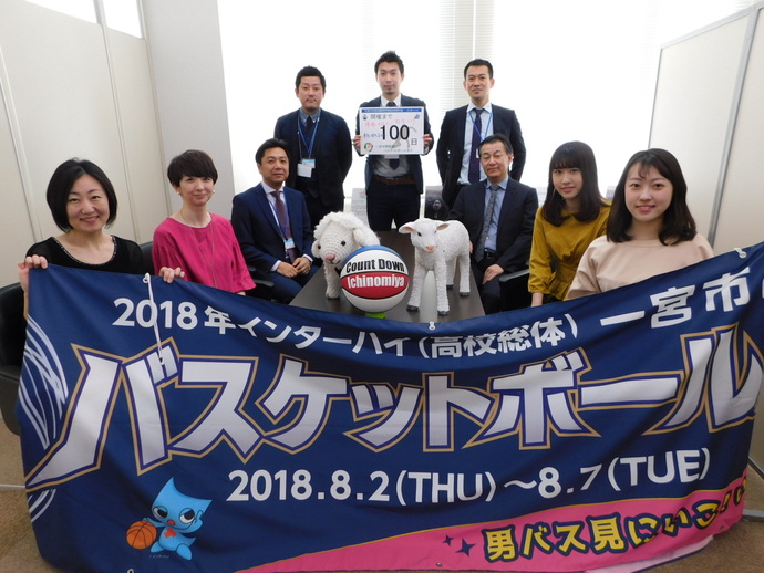 写真：開催前100日　豊島株式会社のみなさん1