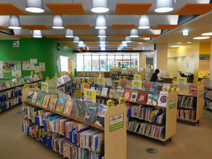写真：中央図書館　児童館エリア