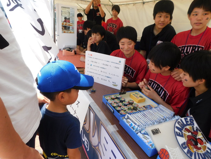 写真：開催前20日　受付している様子