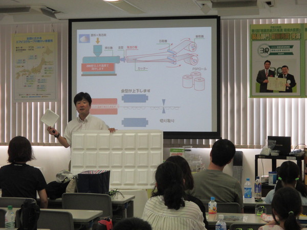 写真：工場見学の様子2