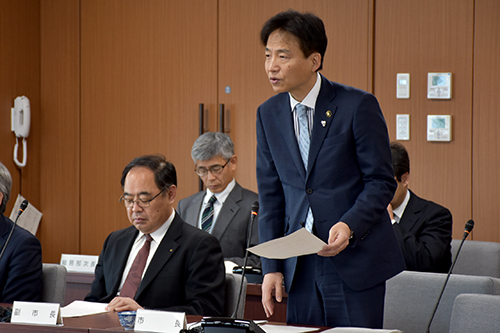 議会運営委員会の様子の写真