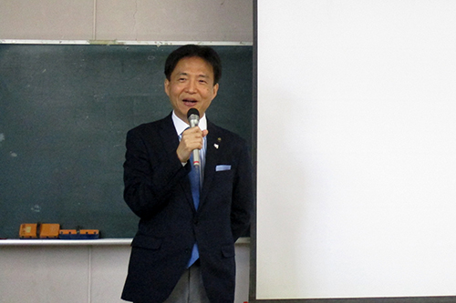 町会長会議で説明する市長の写真