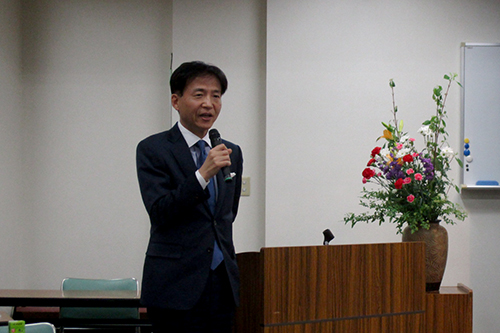 町会長会議で説明する市長の写真