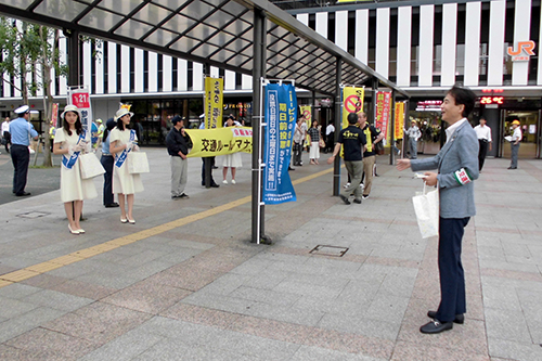 街頭啓発する市長の写真