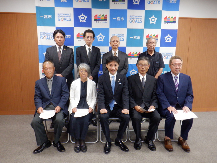 当選証書授与式の写真