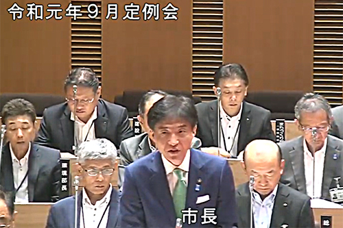 議会の様子の写真